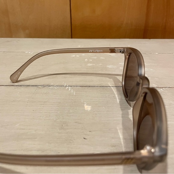 Le Specs Bandwagon Mirrored Sunglasses - Picture 3 of 7